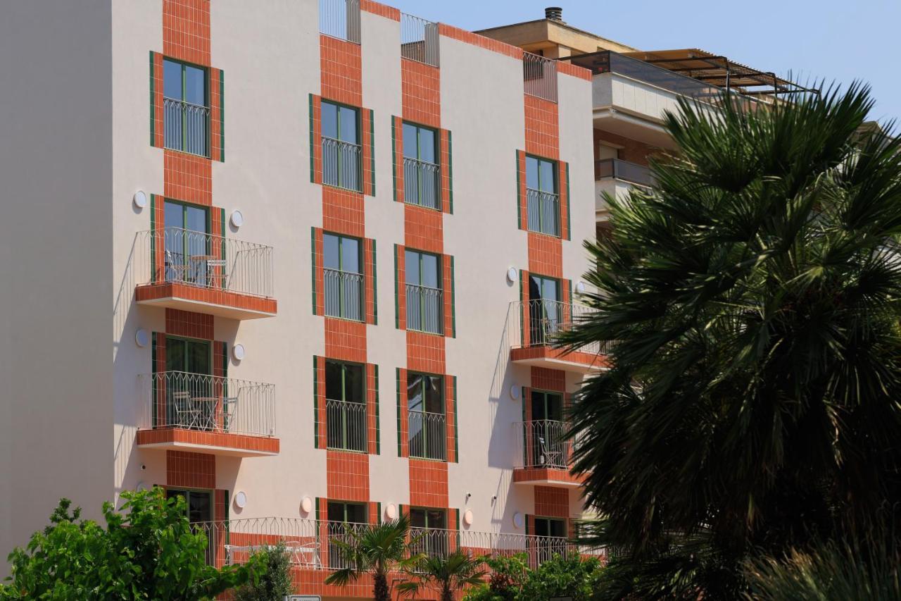 Terra Aurea Aparthotel Salou Exterior photo